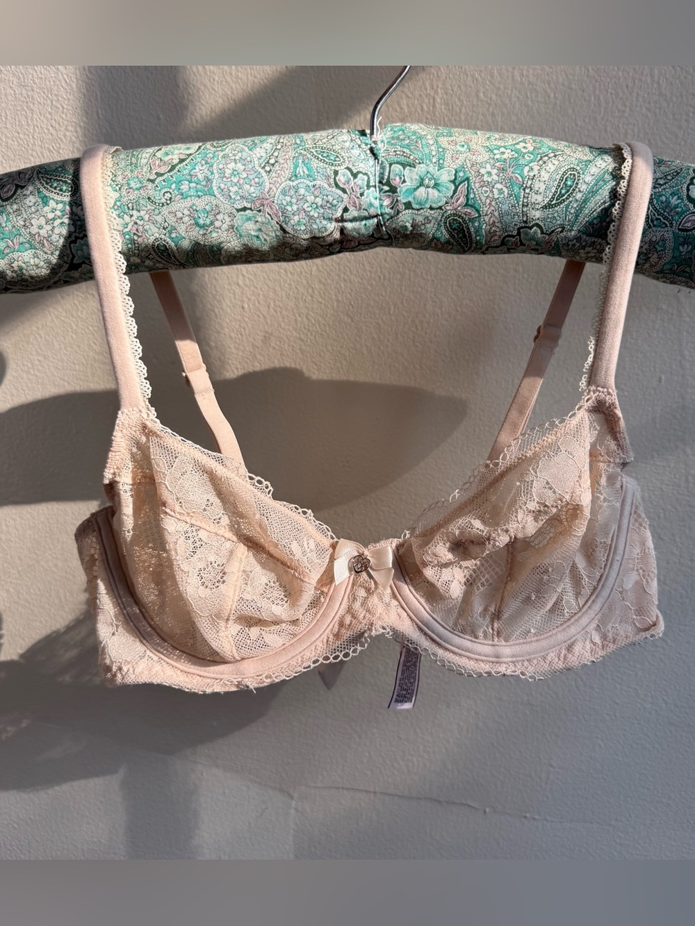 Victoria’s Secret Delicate Lace Underwire Bra